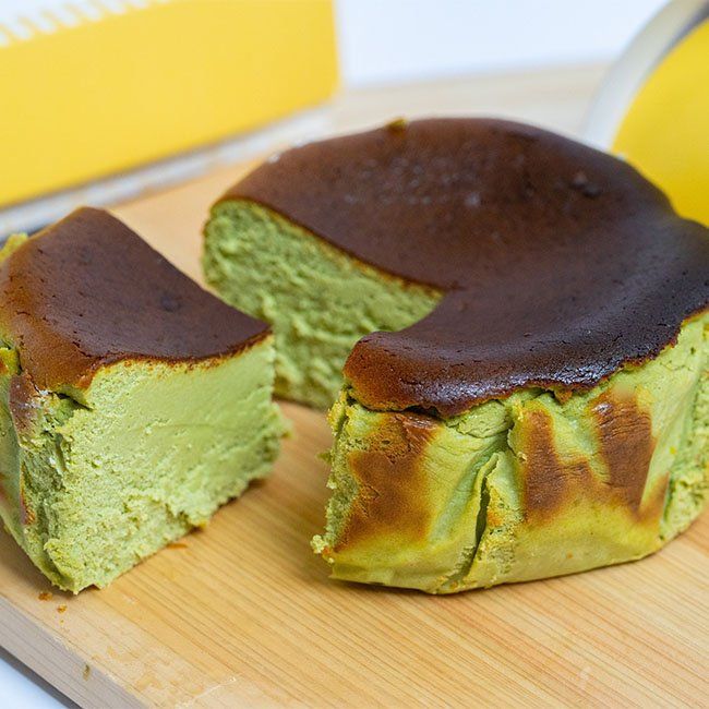 burnt top cheesecakes matcha